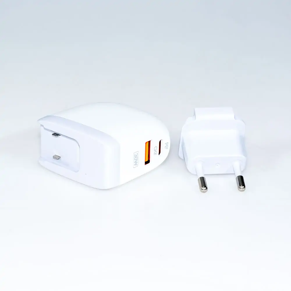 شارژر دیواری کینگ استار مدل KW215PD شارژر دیواری کینگ استار مدل KW215PD