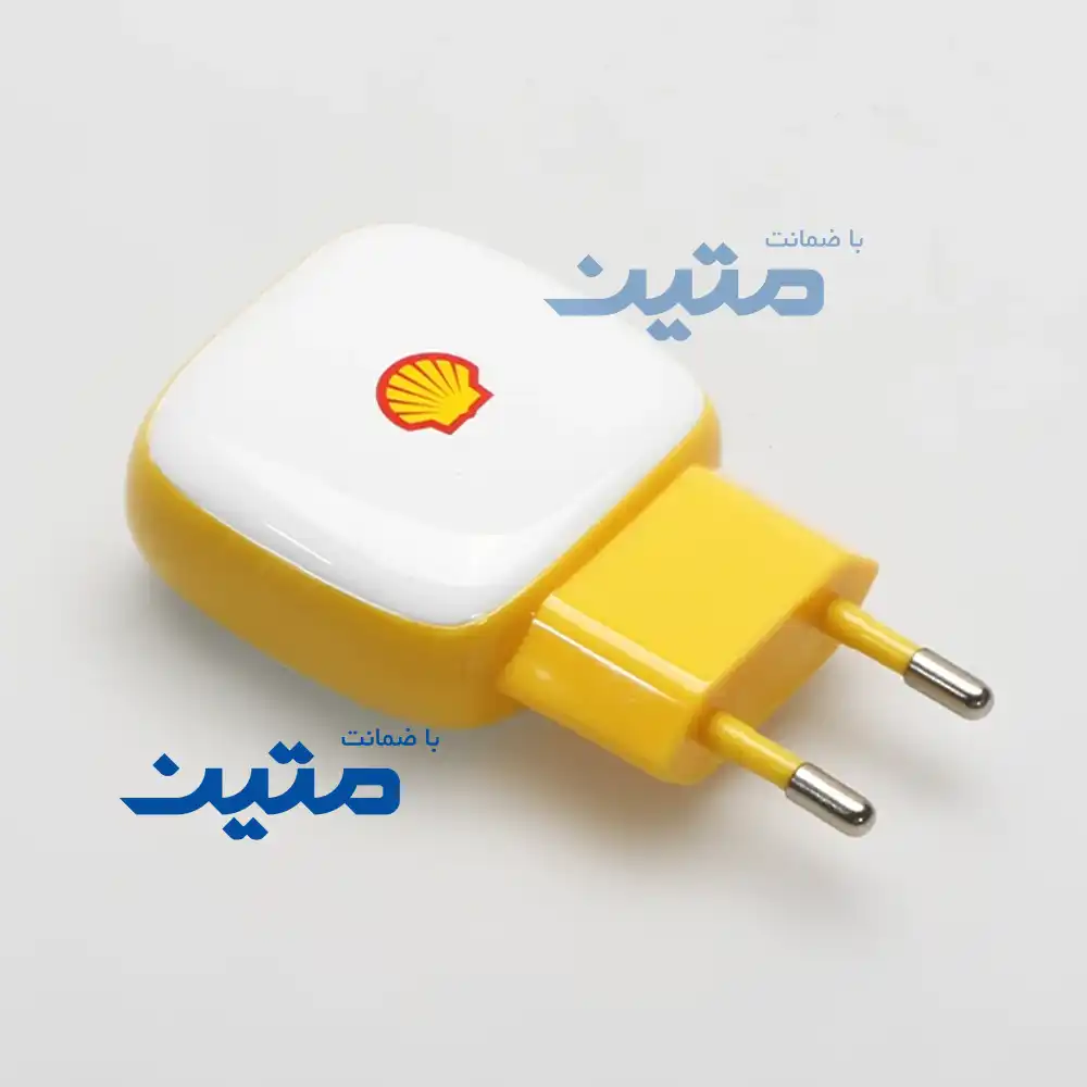 SWC13-3 نمای زاویهدار شارژر دیواری Shell SWC13 با دو خروجی USB و Type-C، مناسب شارژ سریع انواع گوشی هوشمند نمای پورتها