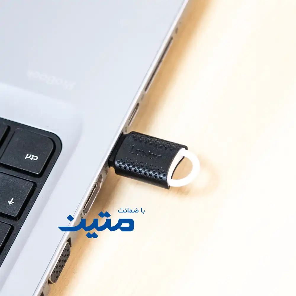 V40-10 فلش مموری Lexar V40 با رابط USB 2.0 و طراحی کوچک