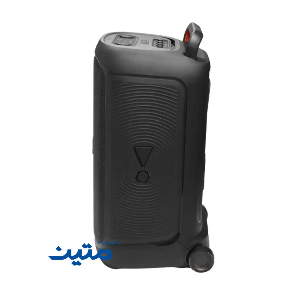 520-13 نمای جانبی اسپیکر JBL PartyBox 520 با بدنه مشکی، دسته تلسکوپی و چرخهای بزرگ
