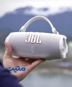 اسپیکر قابل حمل JBL Charge 6 در محیط فضای باز